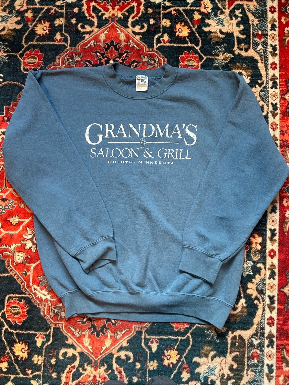 Vintage Gildan Blue Grandmas Saloon & Grill Duluth Minnesota Crewneck Sweatshirt